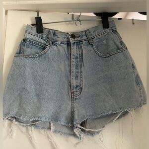 Vintage denim shorts !! High wasted light wash, fits like size 1 !!